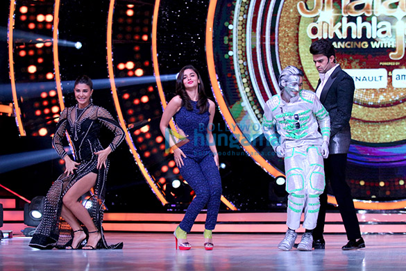 Alia Bhatt promotes ‘Dear Zindagi’ on Jhalak Dikhhla Jaa Alia Bhatt promotes ‘Dear Zindagi’ on Jhalak Dikhhla Jaa