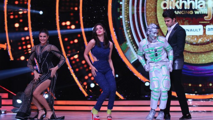 When Alia Bhatt & Jacqueline Fernandez Did Robotic Lungi Dance On Jhalak Dikhhla Jaa When Alia Bhatt & Jacqueline Fernandez Did Robotic Lungi Dance On Jhalak Dikhhla Jaa