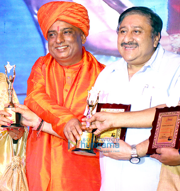 celebs grace bharat icon awards 11