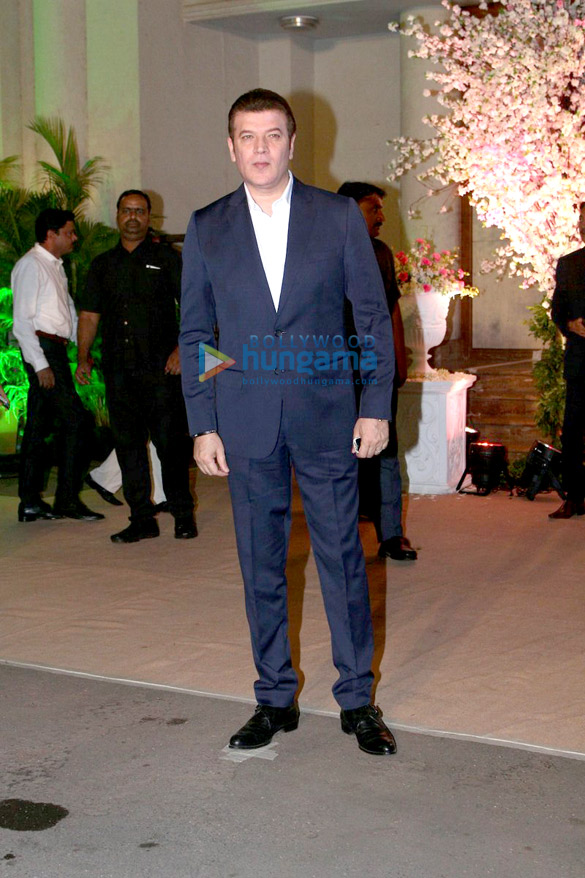 celebs grace rikku rakesh nath daughter shaina naths wedding reception 18