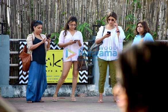 celebs snapped at shah rukh khan birthday bash in alibaug 4