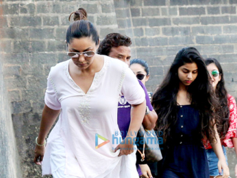 Gauri Khan and others arrive from Alibaug after Shah Rukh Khan's birthday bash