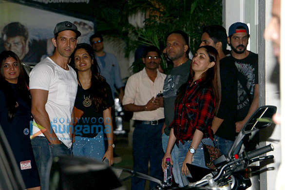 Hrithik Roshan & Yami Gautam snapped post movie screening at Sunny Super Sound Hrithik Roshan & Yami Gautam snapped post movie screening at Sunny Super Sound