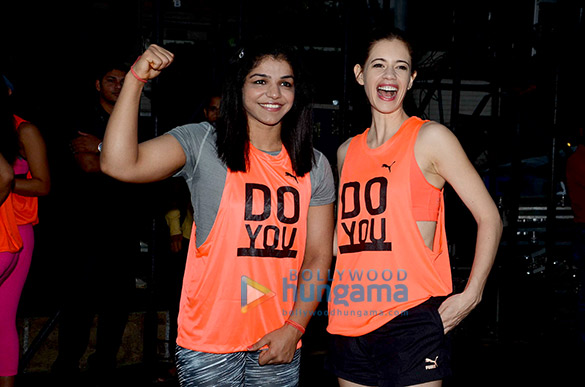 jacqueline fernandez kalki koechlin sakshi malik participate abdominal plank position for 60 seconds 2