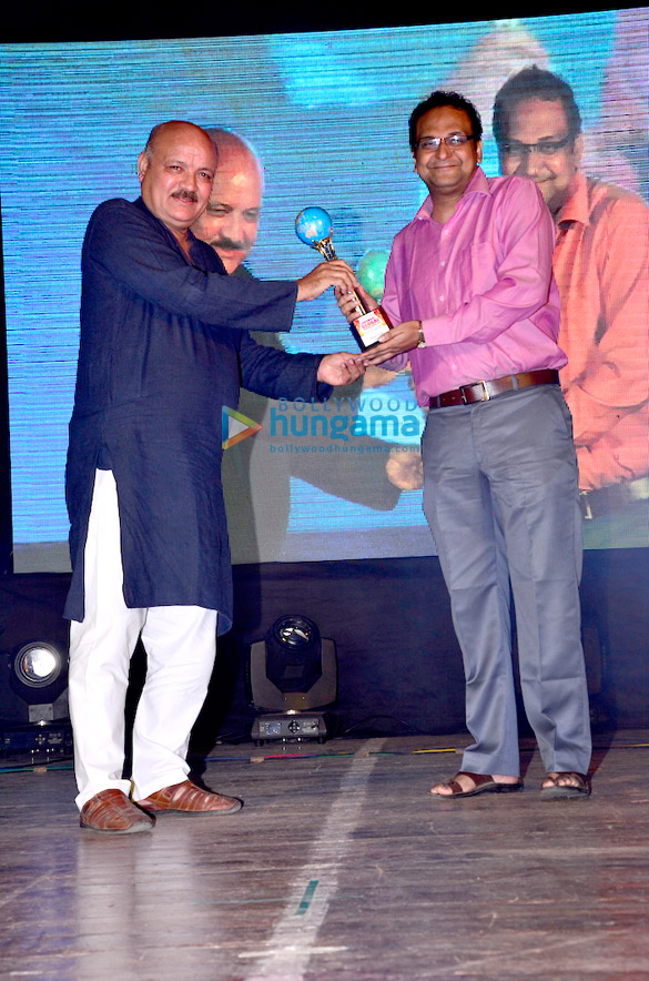 jeetendra snapped receiving the mumbai global achievers award 2016 10