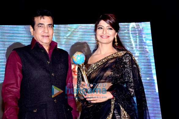 jeetendra snapped receiving the mumbai global achievers award 2016 5
