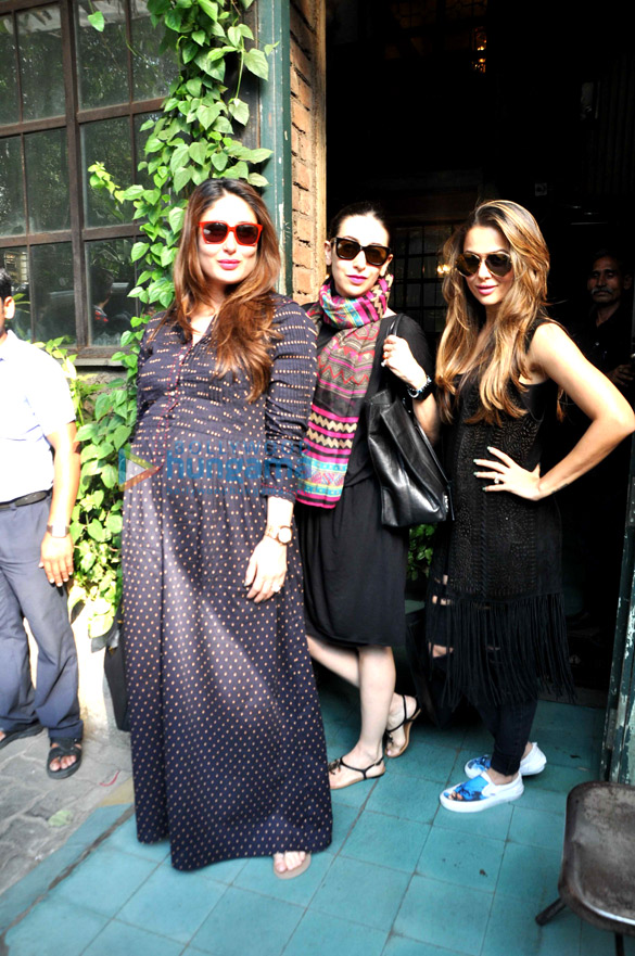 kareena kapoor khan karisma kapoor amrita arora snapped post lunch at pali village cafe 3