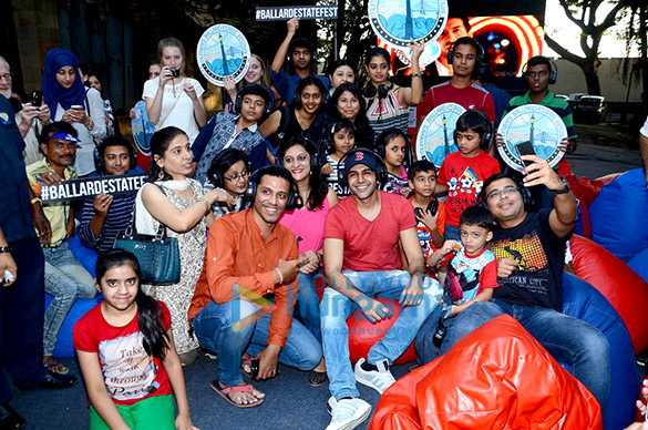 Kartik Aaryan graces the screening of ‘Pyaar Ka Punchnama 2’ at Mumbai Ballard Estate Festival