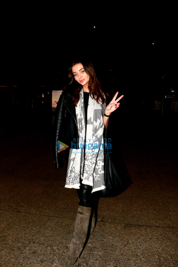 parineeti chopra amy jackson and himesh reshammiya snapped at the airport 2