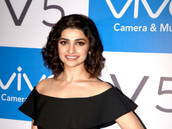 Prachi Desai launches VIVO's latest mobile