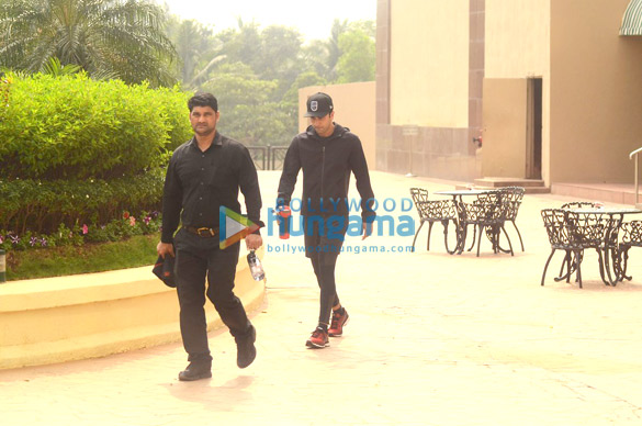 ranbir kapoor snapped post gym session at taj lands end 4