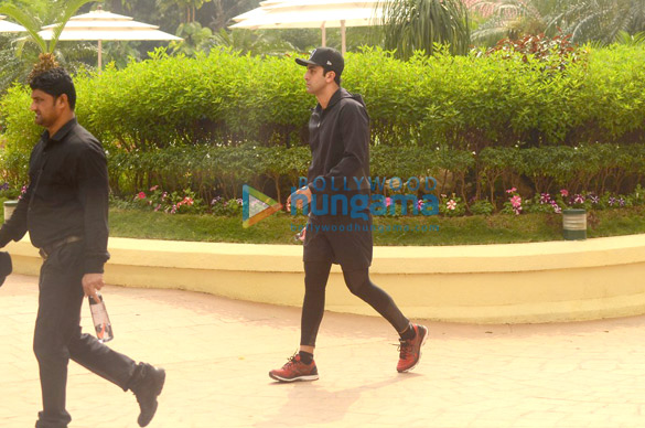 ranbir kapoor snapped post gym session at taj lands end 7