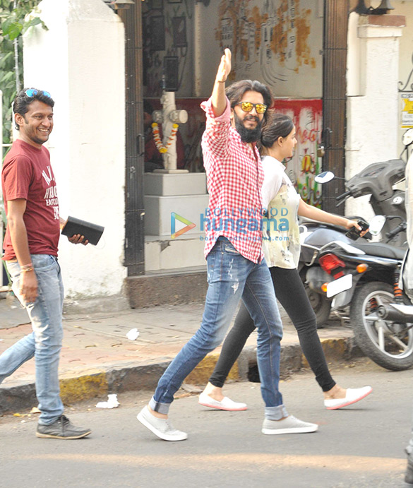 riteish deshmukh genelia dsouza snapped at taj mahal tea house bandra 2