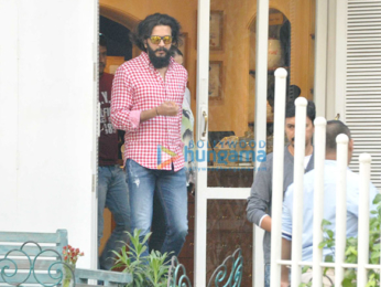 Riteish Deshmukh & Genelia Dsouza snapped at Taj Mahal Tea House, Bandra