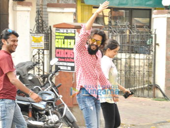 Riteish Deshmukh & Genelia Dsouza snapped at Taj Mahal Tea House, Bandra