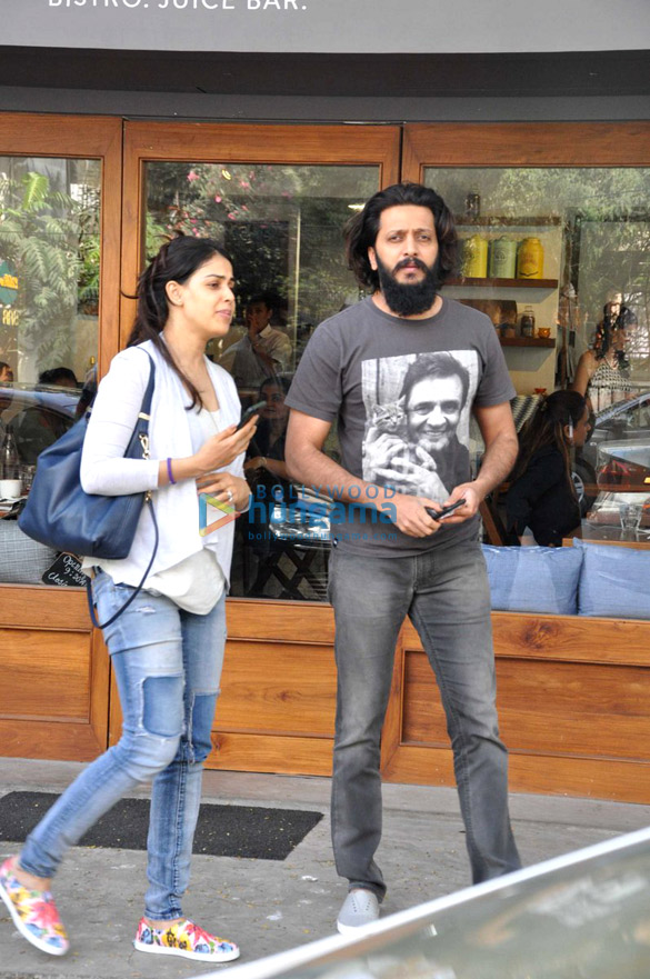 riteish deshmukh genelia dsouza snapped post lunch at sequel 2
