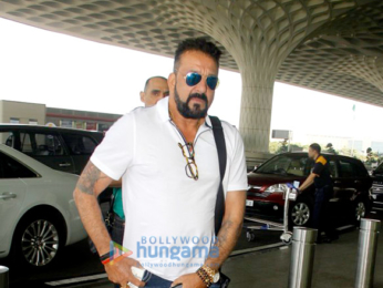 Shah Rukh Khan, Aishwarya Rai Bachchan, Sanjay Dutt & others snapped at the airport