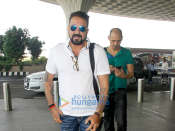 Shah Rukh Khan, Aishwarya Rai Bachchan, Sanjay Dutt & others snapped at the airport