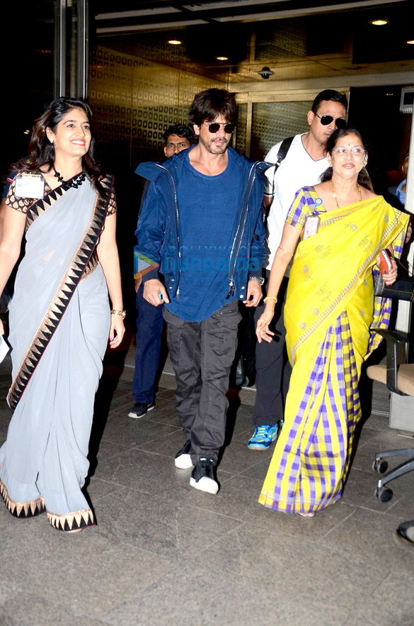 Shah Rukh Khan, Alia Bhatt & AbRam Khan return from Delhi post ‘Dear Zindagi’ promotions