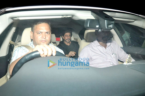 Shah Rukh Khan, Sohail Khan, Suniel Shetty & Sooraj Pancholi snapped post a party at Salman Khan’s place Shah Rukh Khan, Sohail Khan, Suniel Shetty & Sooraj Pancholi snapped post a party at Salman Khan’s place
