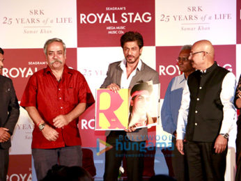 Shah Rukh Khan graces the launch of Samar Khan's book titled SRK 25 Years of a Life