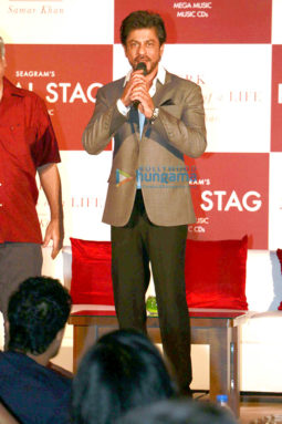 Shah Rukh Khan graces the launch of Samar Khan's book titled SRK 25 Years of a Life