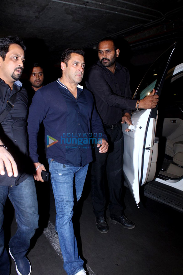 salman khan spotted at the international airport 8