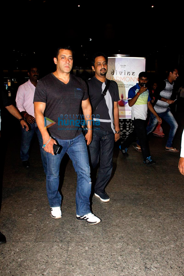 Salman Khan & others snapped at the international airport Salman Khan & others snapped at the international airport