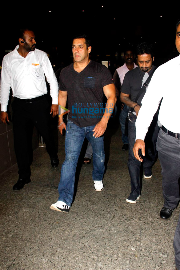 salman others snapped at international airport 7