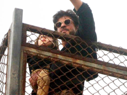 Shah Rukh Khan Appears In His Trademark Style At Mannat On His 51st Birthday