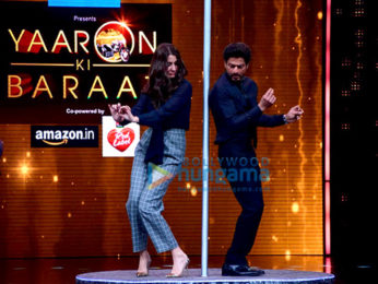 Shah Rukh Khan and Anushka Sharma on the sets of 'Yaaron Ki Baaraat'