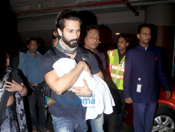 Shahid Kapoor snapped with wife and kid at the Mumbai airport