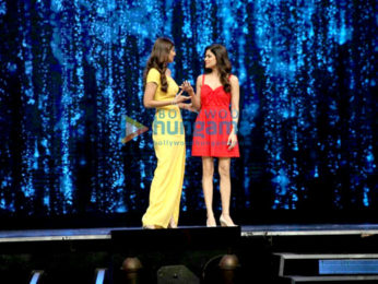 Shilpa Shetty & Shamita Shetty on the sets of Super Dancer