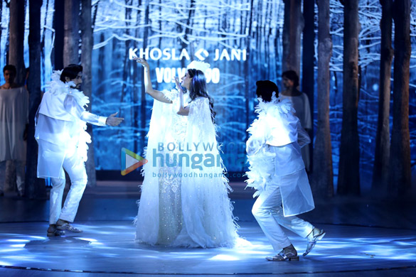 shweta nanda bachchan walks for abu jani sandeep khosla show for volvo 4