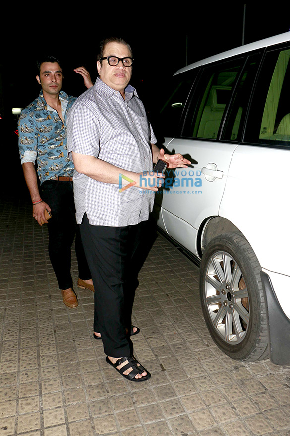 sussanne roshan madhuri dixit snapped at juhu pvr post movie screening 4