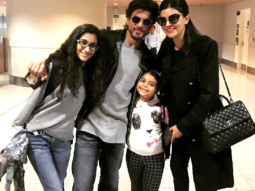 Check out: Shah Rukh Khan sweetly carries Sushmita Sen’s bags, clicks photos with her daughters