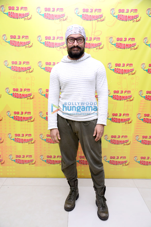 aamir khan promotes dangal on radio mirchi 98 3 fm 3