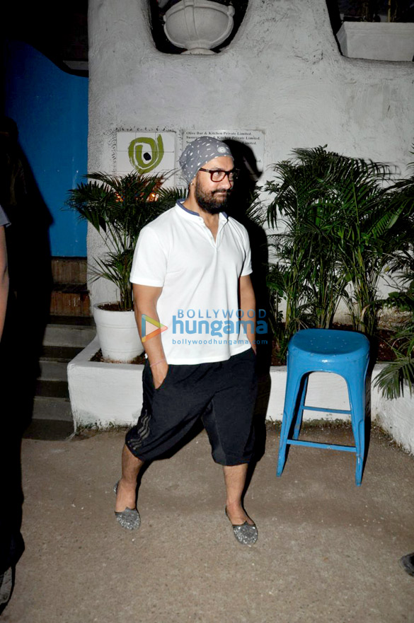 aamir khan snapped post dinner at olive 2