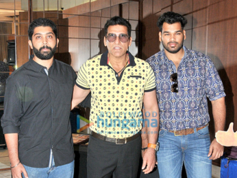 Akshay Kumar & Vindu Dara Singh launch the book Deedara aka Dara Singh