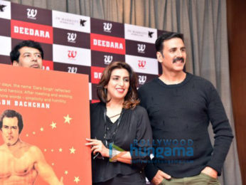 Akshay Kumar & Vindu Dara Singh launch the book Deedara aka Dara Singh