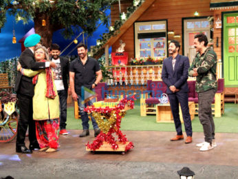 Ali Asgar celebrates his birthday with the Deols on the sets of The Kapil Sharma Show