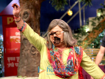 Ali Asgar celebrates his birthday with the Deols on the sets of The Kapil Sharma Show