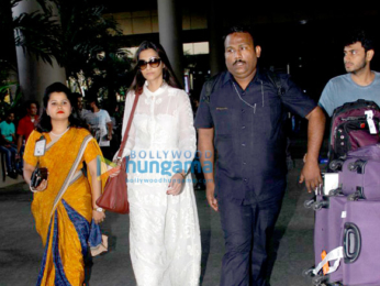 Anushka Sharma, Virat Kohli, Sonam Kapoor & Kriti Sanon snapped at the airport