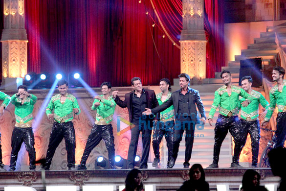 celebs perform at 23rd annual star screen awards 2016 12