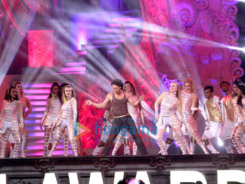 Celebs perform at 23rd Annual Star Screen Awards 2016