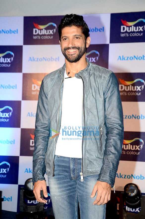 farhan akhtar and shraddha kapoor launch new colour range from dulux 7