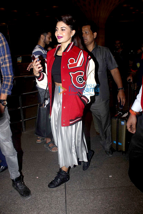 jacqueline fernandez snapped at the airport leaving for new york 5