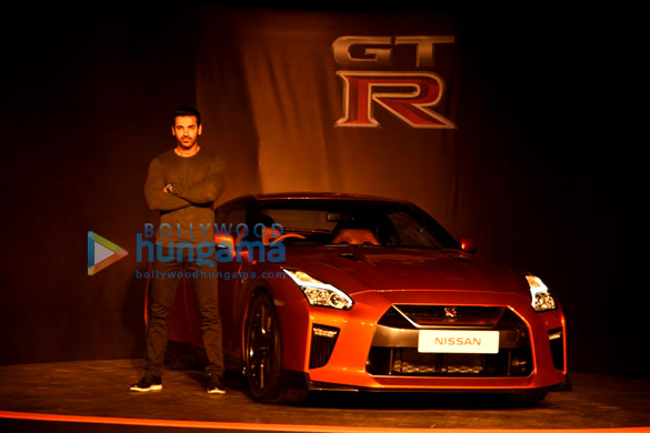 john abraham unveils the new nissan gtr in india 3