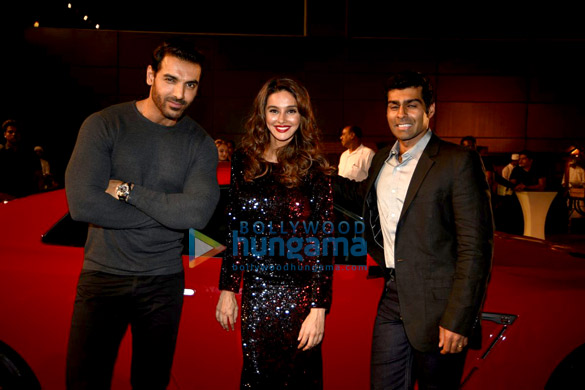 john abraham unveils the new nissan gtr in india 8