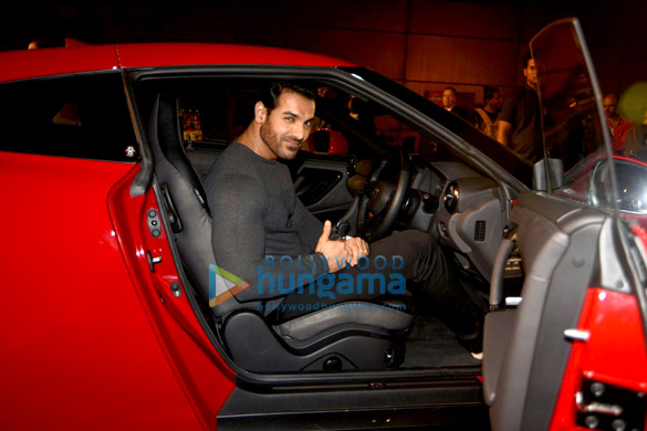 john abraham unveils the new nissan gtr in india 9